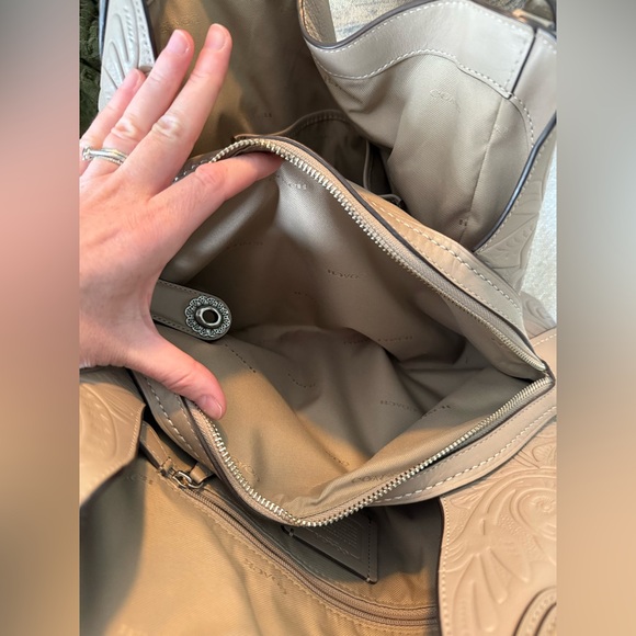 Coach Edie Shoulder Bag 31 with Tea Rose Tooling - Picture 11 of 16